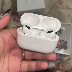 AirpodsPro brandnew-used literally like used once or twice